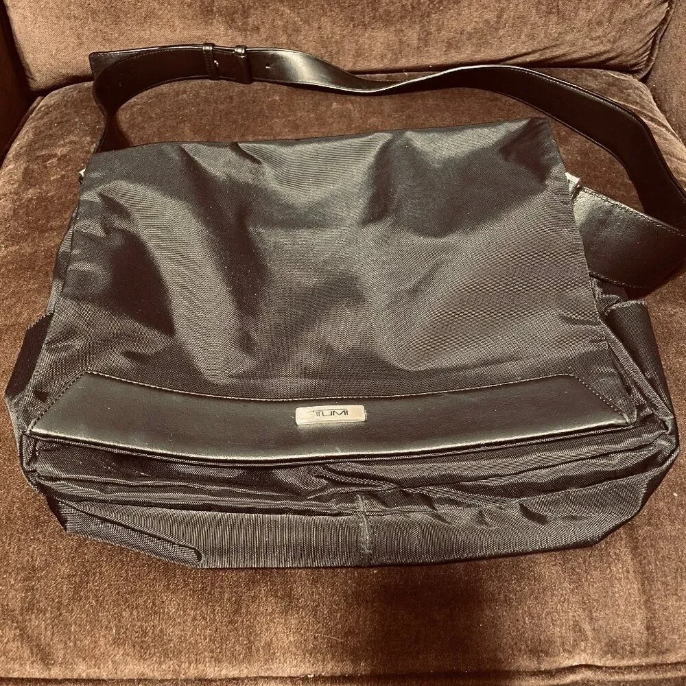 XLNT Tumi Ballistic Nylon Crossbody Laptop Messenger Travel Bag Leather Trim